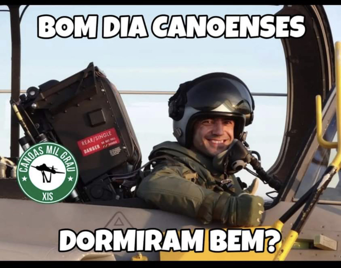 piloto em um avião caça sorri e faz joinha para a câmera
o texto diz BOM DIA CANOENSES
DORMIRAM BEM?